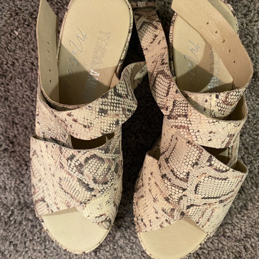 Snake print platform sandles